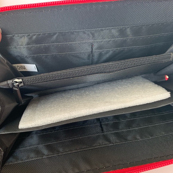 NWOT Fuchsia Long  Wallet With Detachable Wristlet - Picture 6 of 7